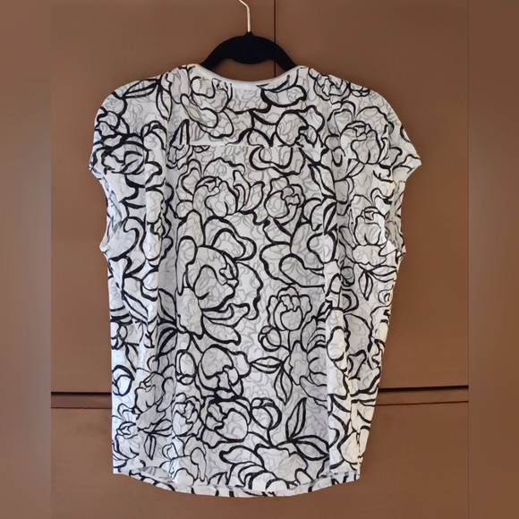 White House Black Market Tee, Size S, Black & White - Picture 3 of 5